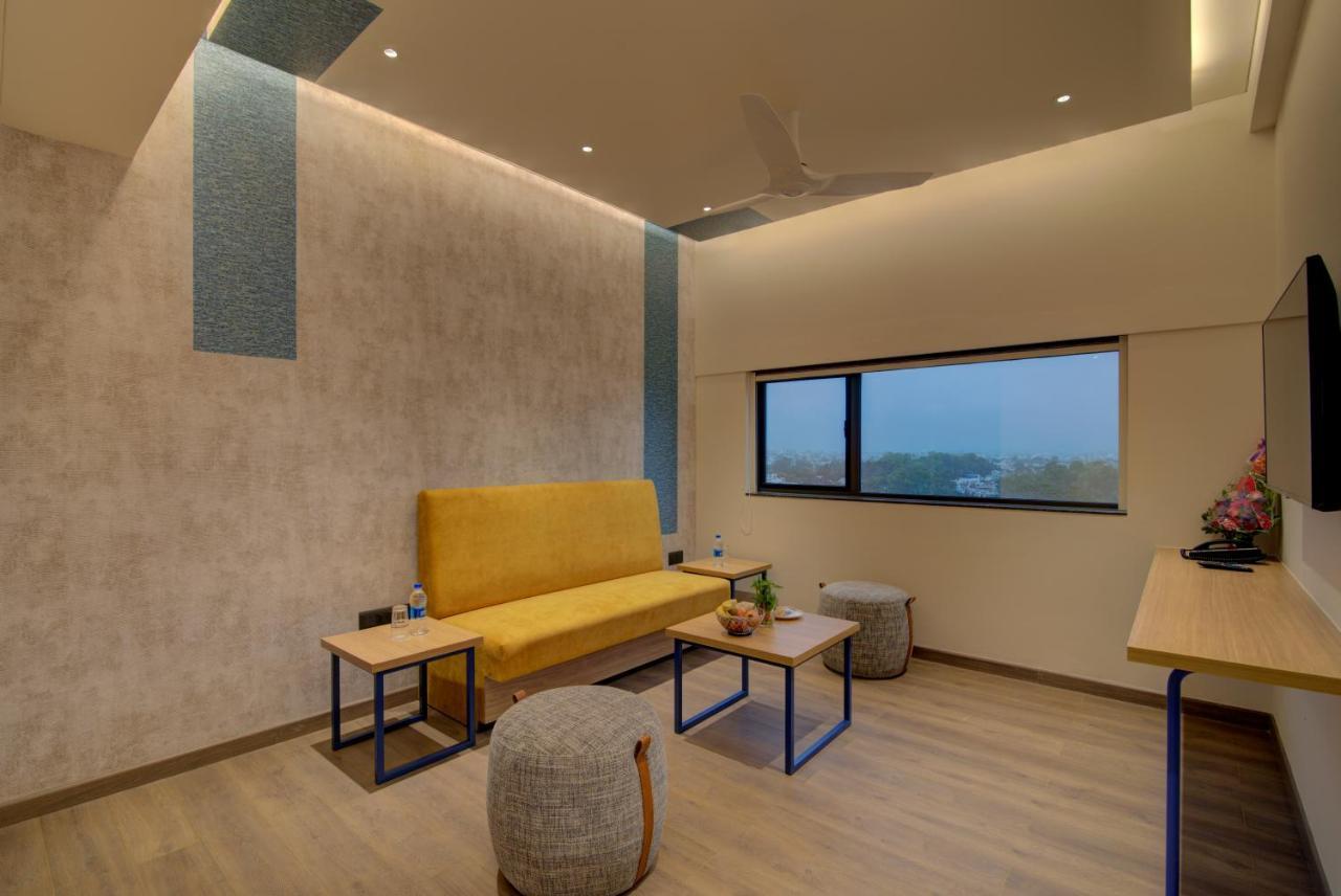 7 Apple Hotel Nashik Exterior photo