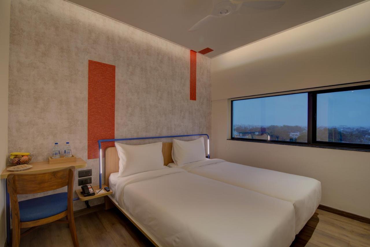7 Apple Hotel Nashik Exterior photo